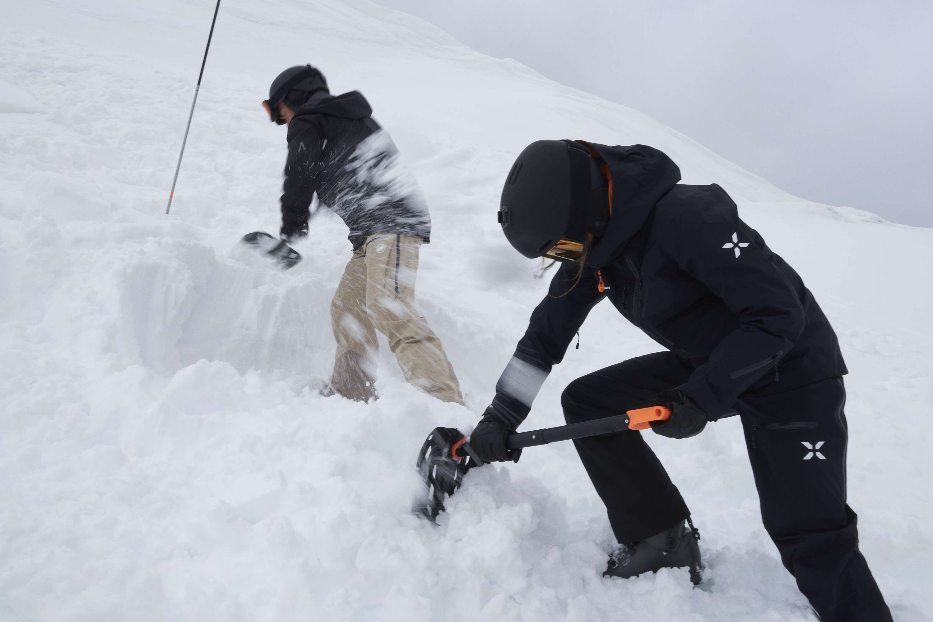 Avalanche shovel
