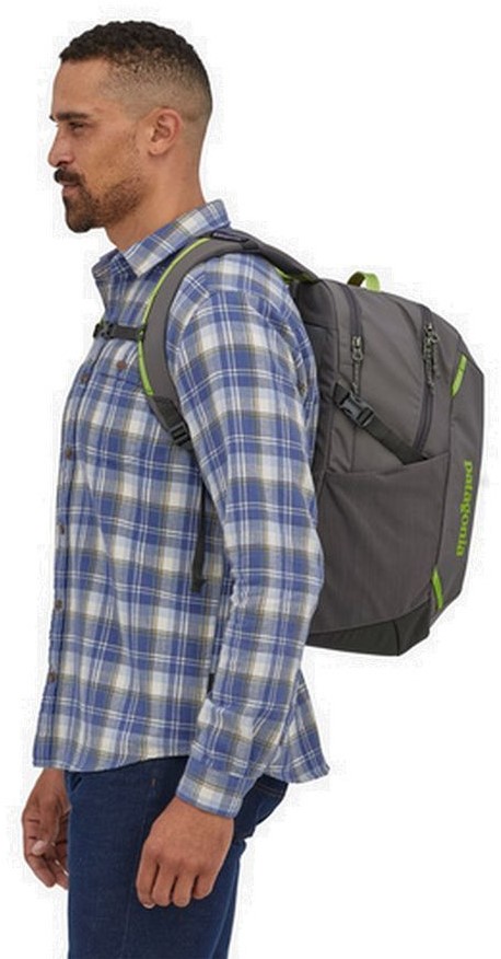 Patagonia Refugio Day Pack 26L Forge Grey uw specialist in