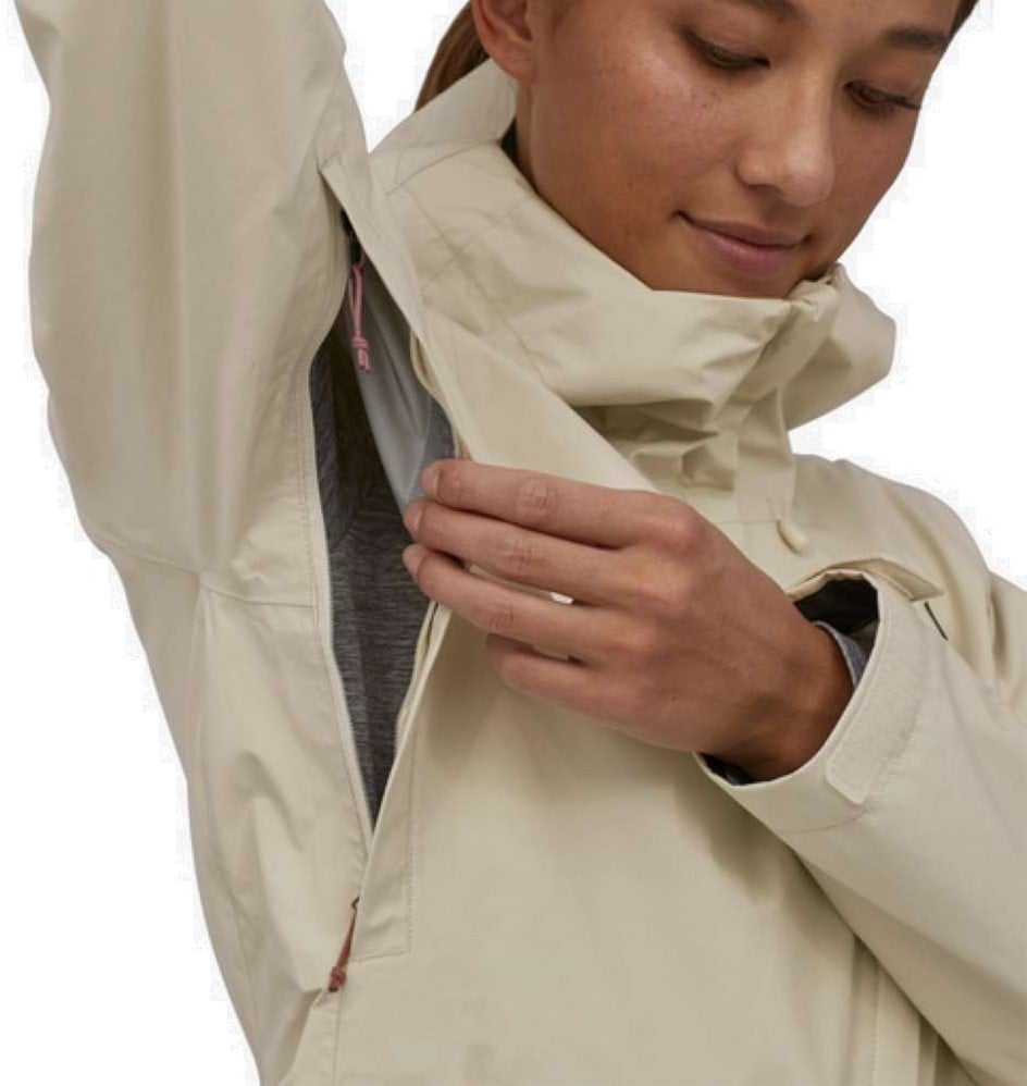 White patagonia deals rain jacket
