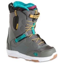 Snowboard boots