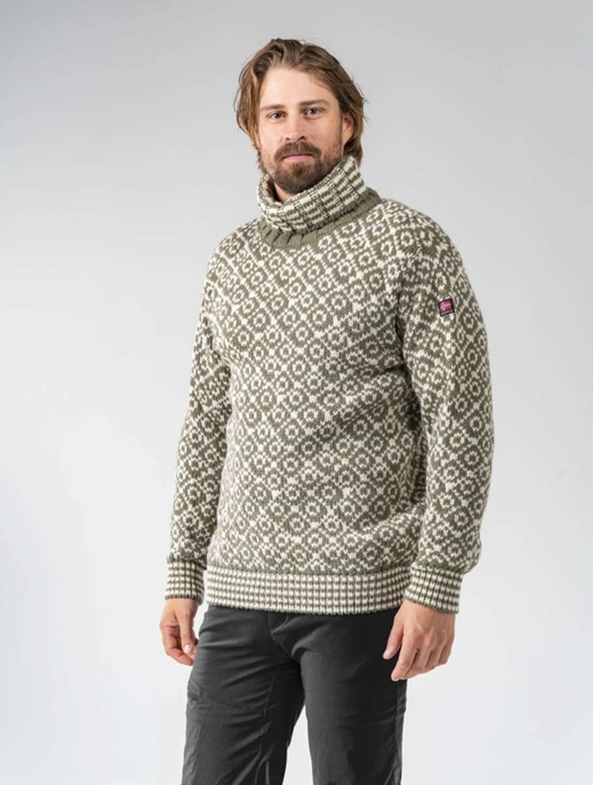 Devold Svalbard Wool High Neck Olive Offwhite S uw specialist in outdoor wintersport hockey en meer
